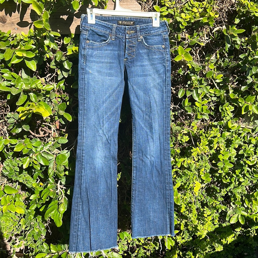 super cute flare low rise jeans. size 25.